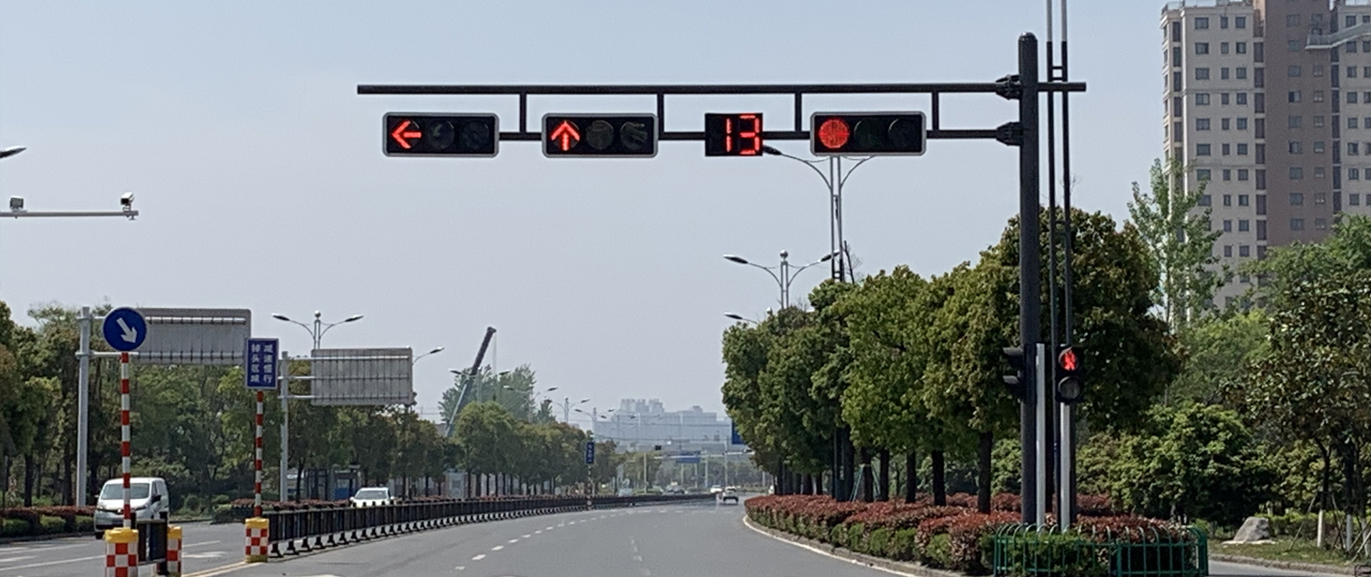 交通信號(hào)燈桿，道路交通信號(hào)桿